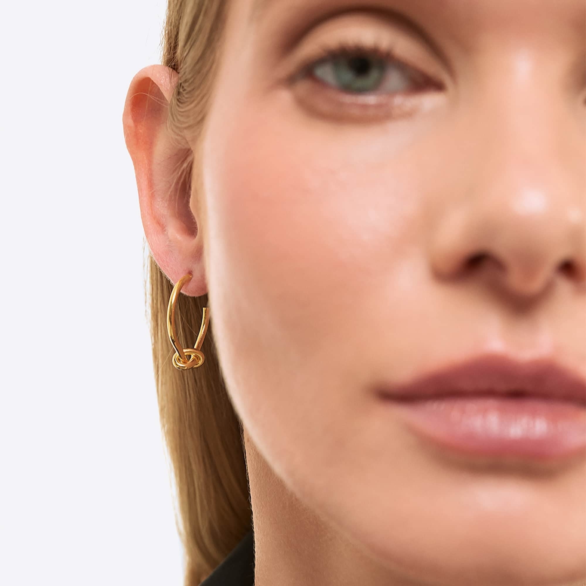 Averie Hoop Earrings - Gold