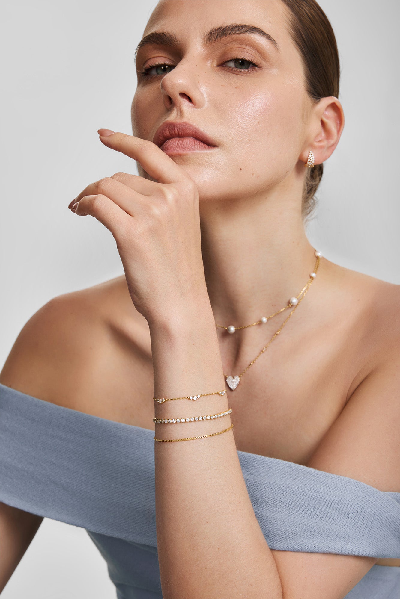 Gold Cluster Station Bracelet – model view
