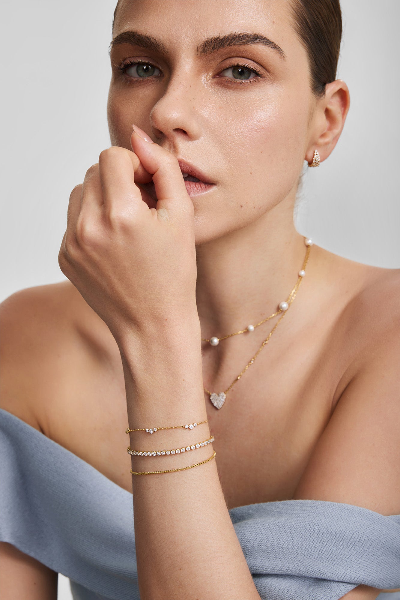 Gold Cluster Station Bracelet – model view