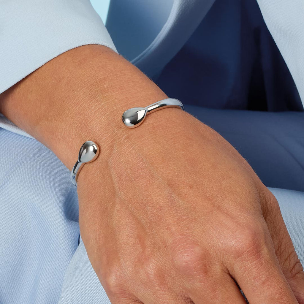 Coast Pebble Smooth M/L Hinged Bangle