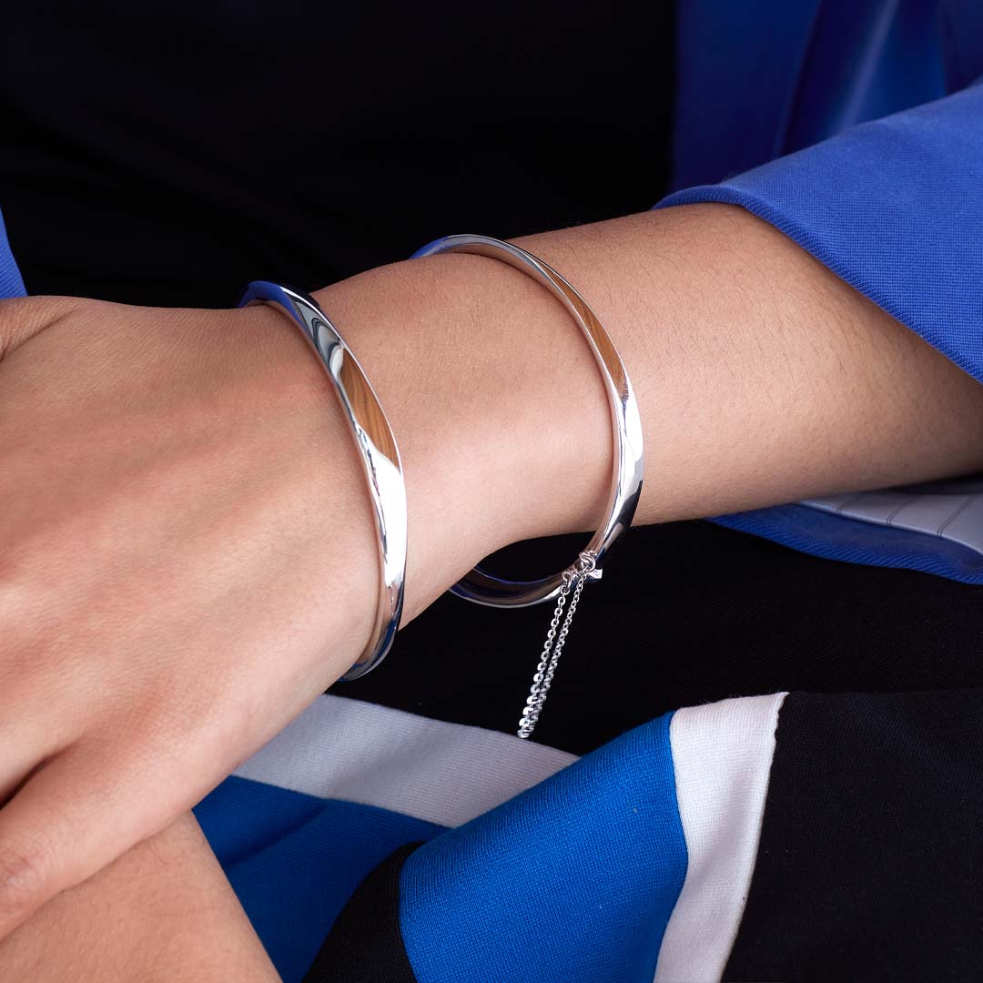 Bevel Cirque Hinged Bangle