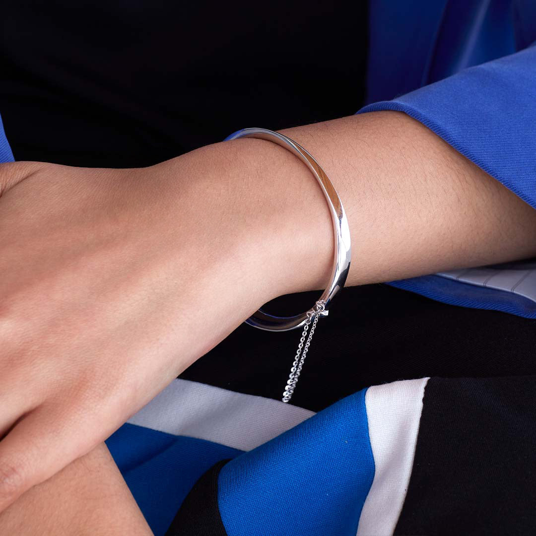 Bevel Cirque Hinged Bangle