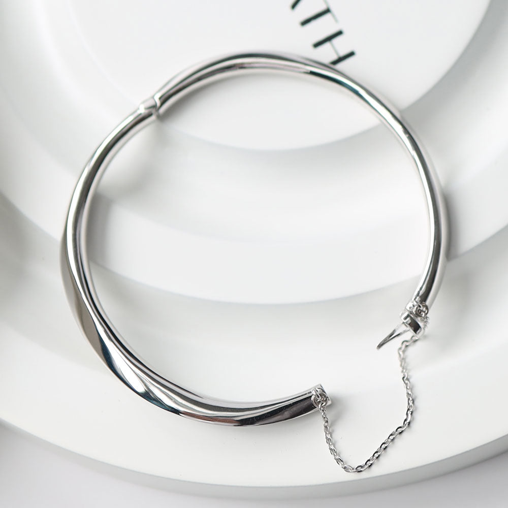 Bevel Cirque Hinged Bangle