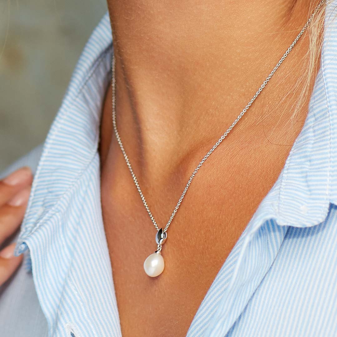 Coast Pebble Pearl Droplet Necklace