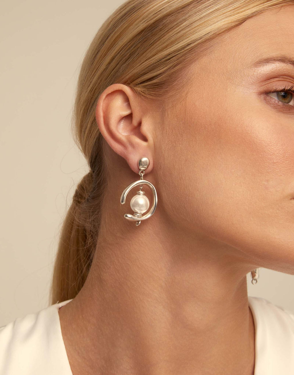 Drop Earrings with Pearl