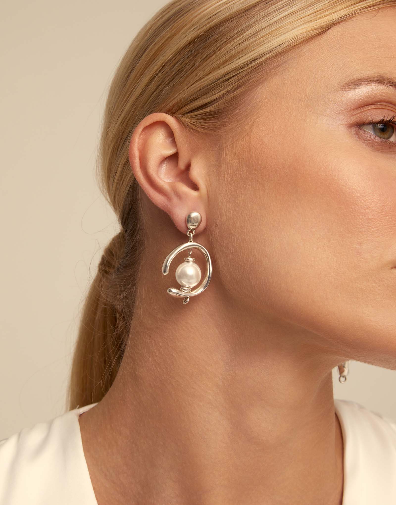Drop Earrings with Pearl