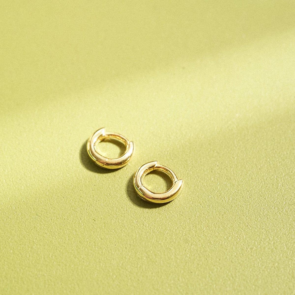 Polly Mini Huggie Earrings - Gold